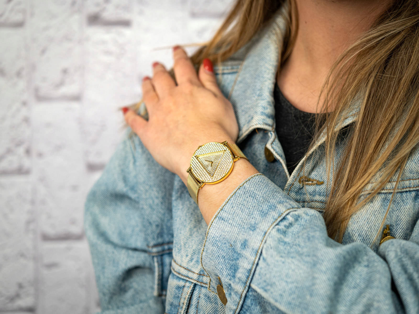 Guess Iconic Diamonds Gold Dial Gold Mesh Bracelet Watch For Women - GW0477L2