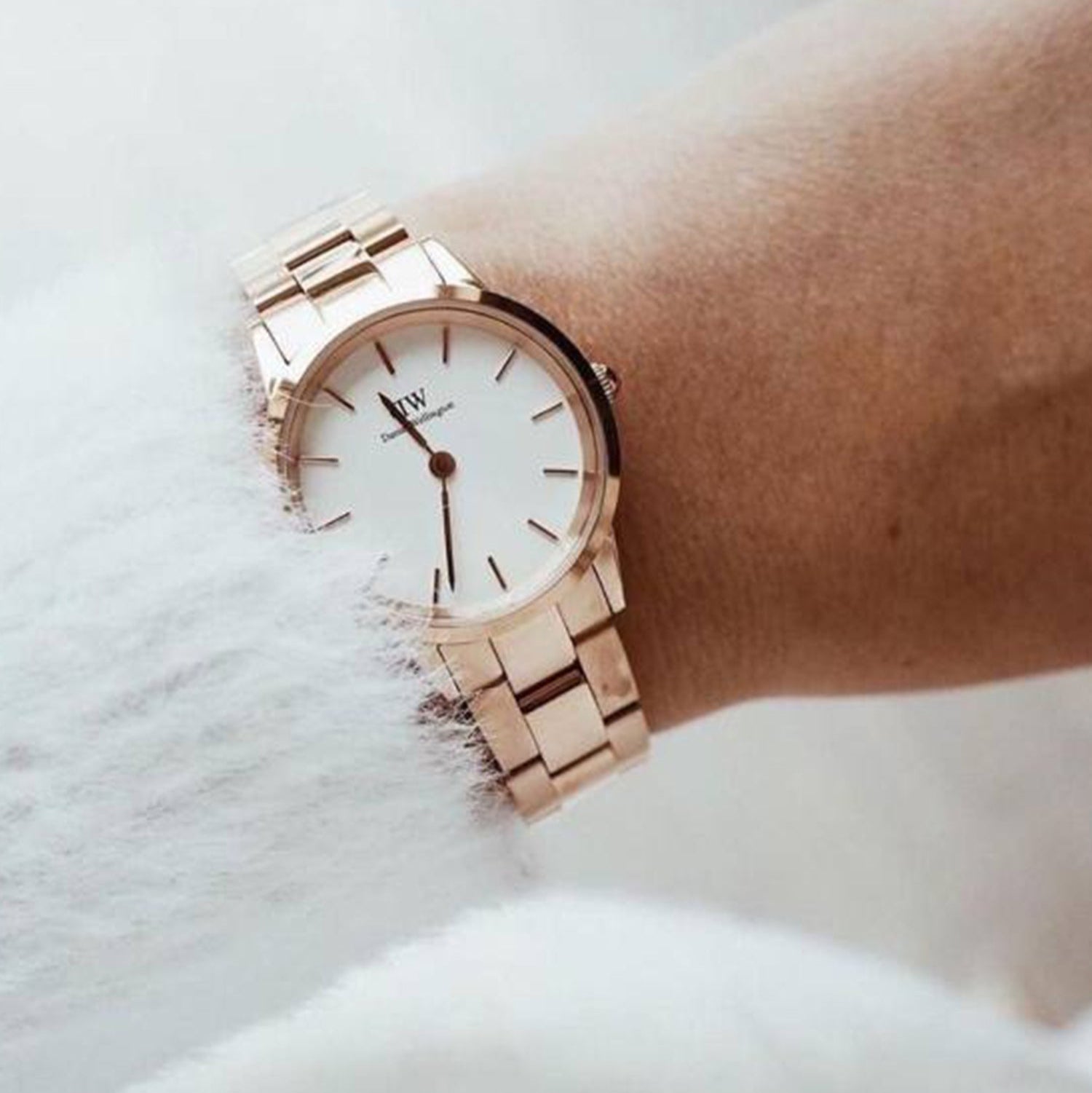 Daniel Wellington Iconic Link White Dial Rose Gold Steel Strap Watch for Women - DW00100213