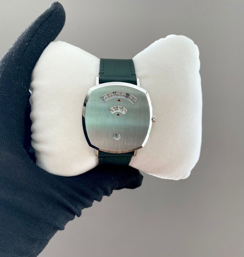 Gucci Grip Silver Dial Green Leather Strap Unisex Watch - YA157412