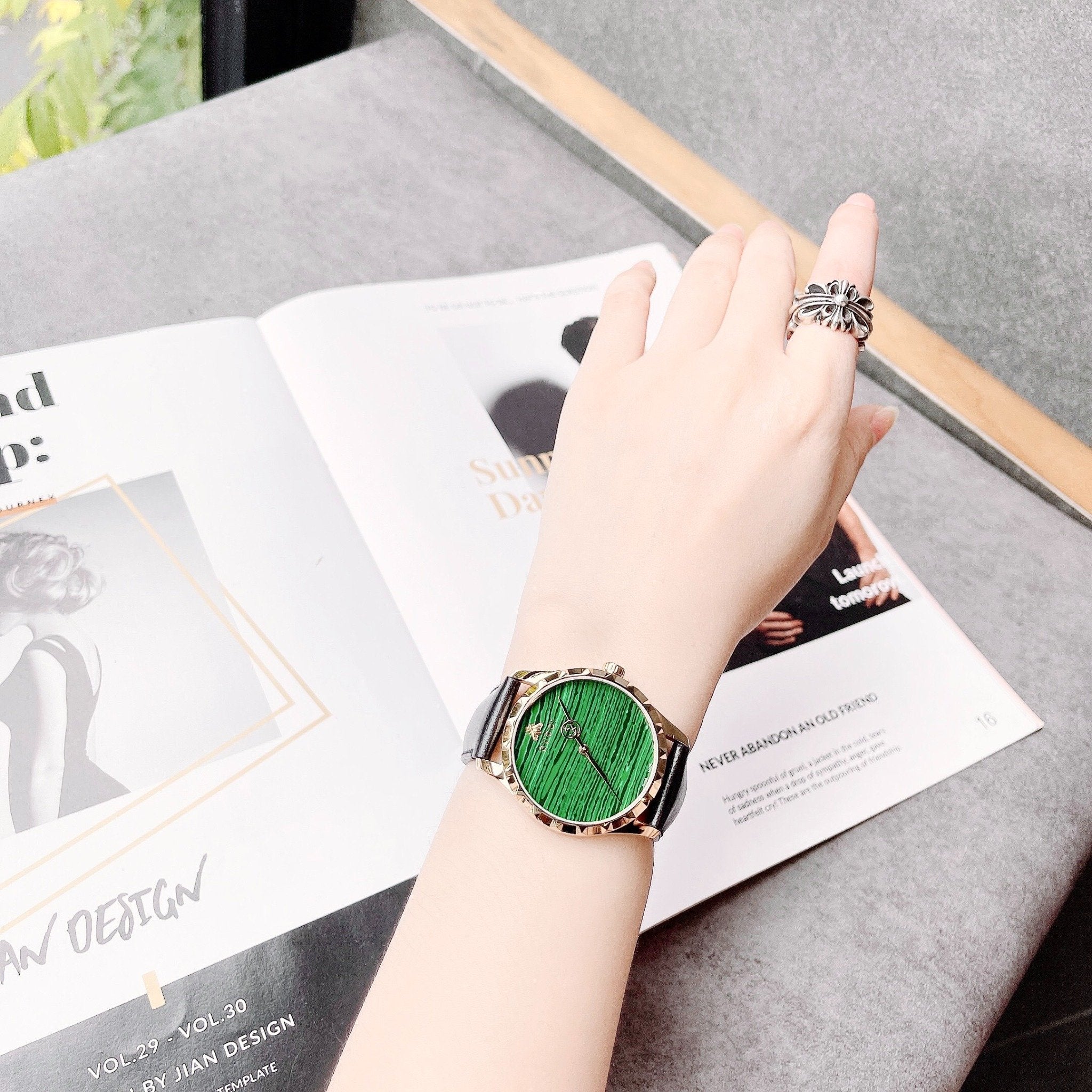 Gucci Le Marche Des Merveilles Quartz Green Dial Black Leather Strap Watch For Women - YA126463